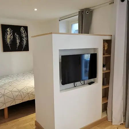 Appartement 9. Charmant Studio Proche Gare Et Centre
